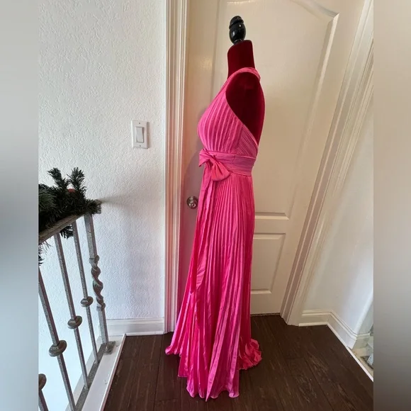 NWT Mac Duggal Sz 2 Plunging Neckline Hot Pink Pleated Maxi Dress SAMPLE - joarbit.com NWT Mac Duggal Sz 2 Plunging Neckline Hot Pink Pleated Maxi Dress SAMPLE - joarbit.com